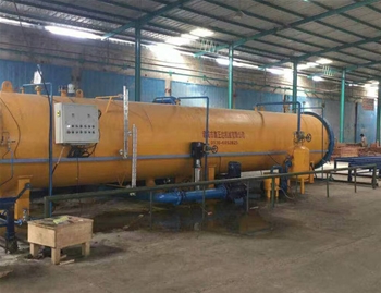 出口印尼橡膠木防腐罐現(xiàn)場