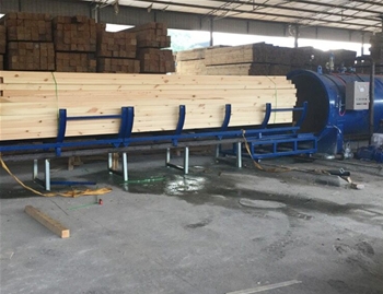 防腐木加工現場